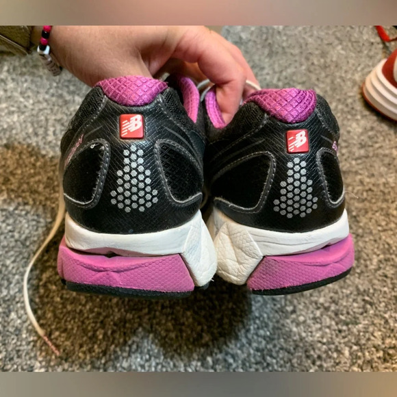 New Balance tennis shoes - women’s size 7 - Picture 4 of 7